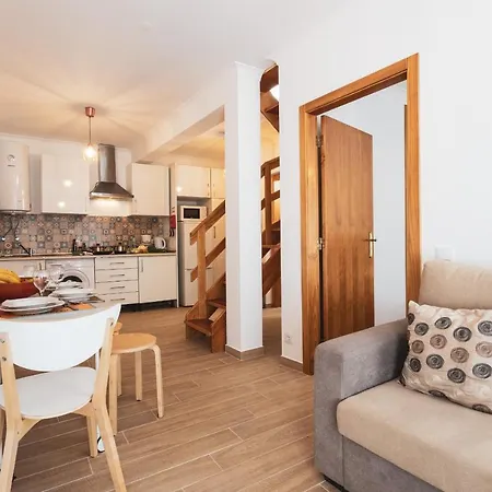 Houses 16: Charming In Peniche
