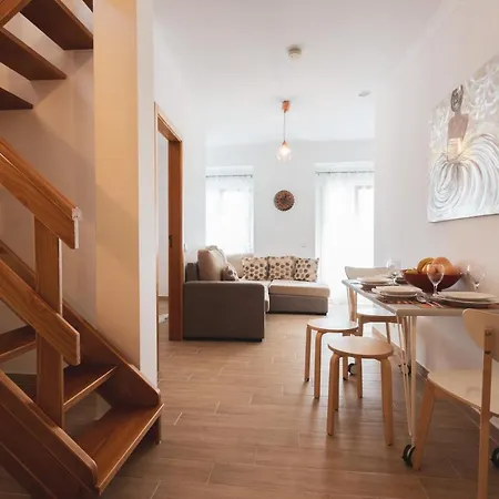 Houses 16: Charming In Apartment